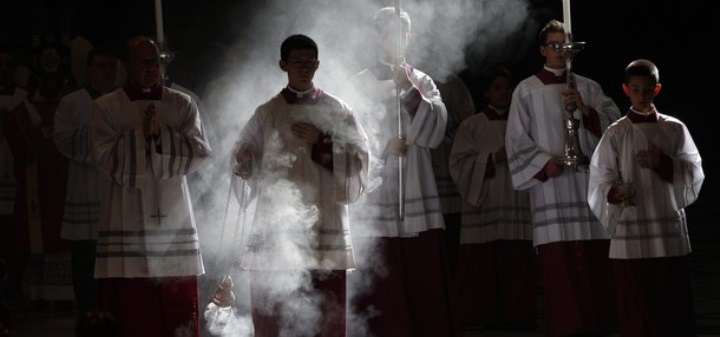 Mostra Le insegne cristologiche. Gli oggetti liturgici nella processione - Devotio